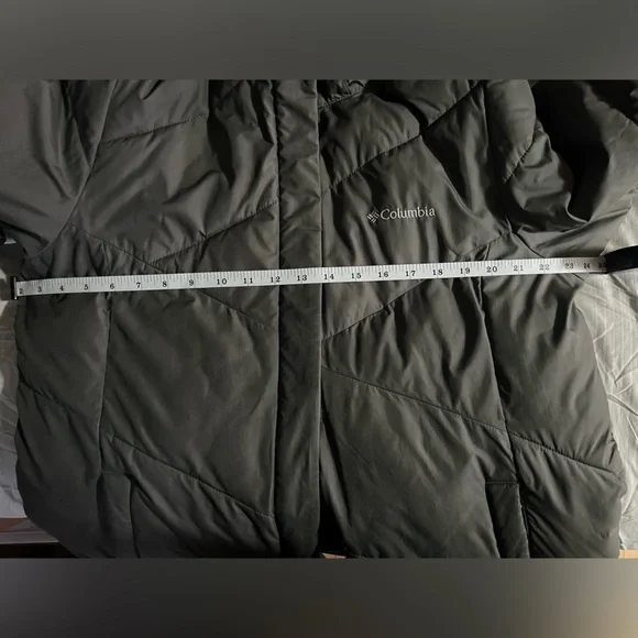 Women’s Columbia long jacket Size L removable fur - Picture 8 of 9